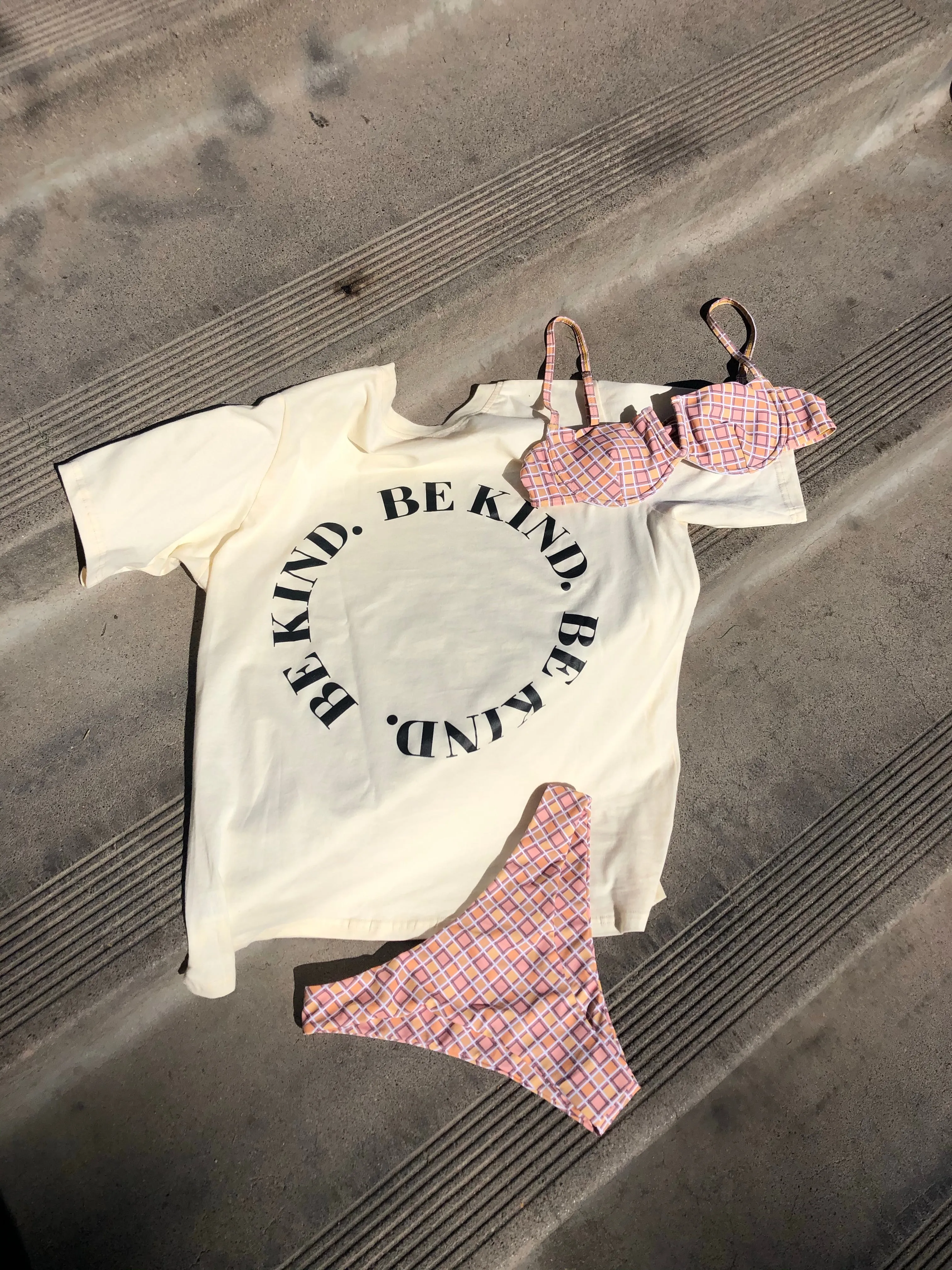 BE KIND. Tee