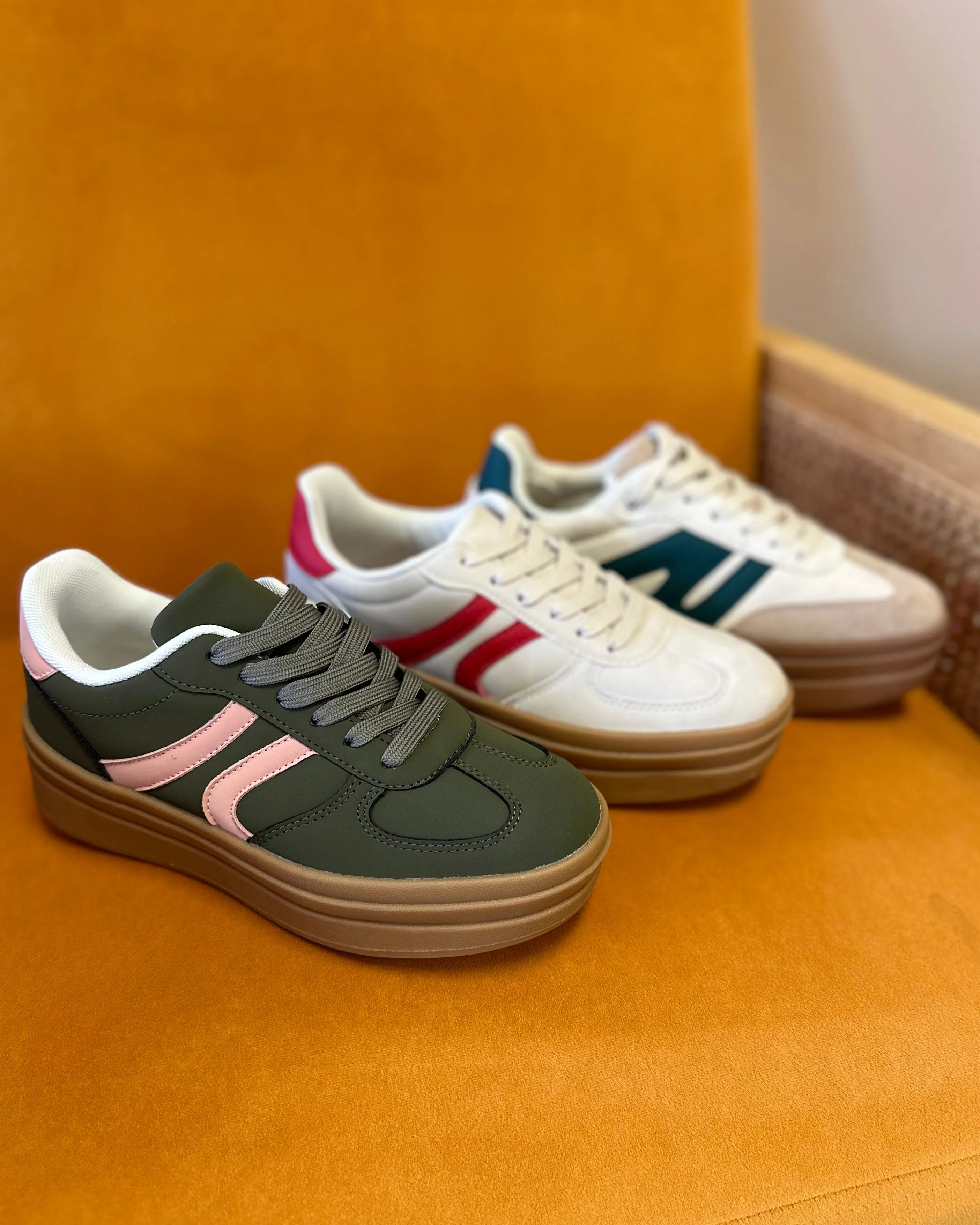 Gaze Sneakers