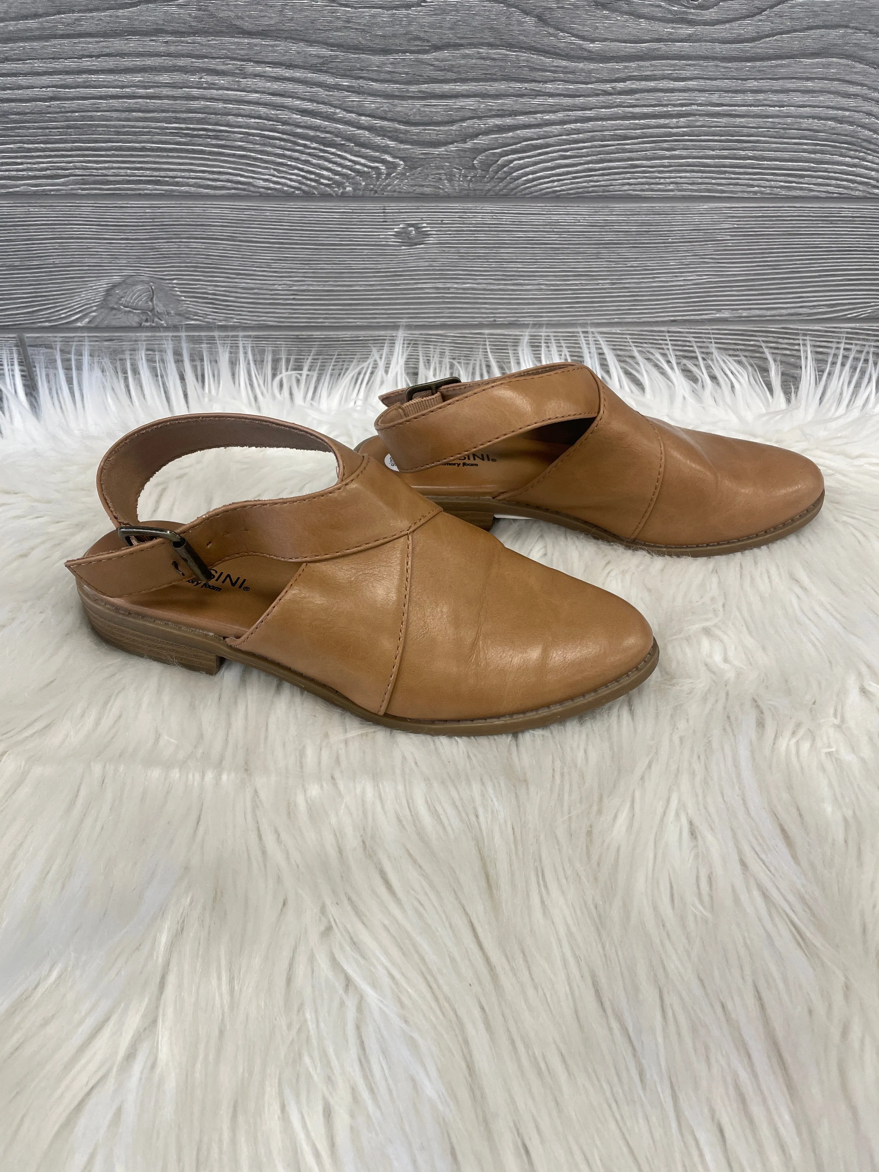 Sandals Flats By Massini In Brown, Size: 6