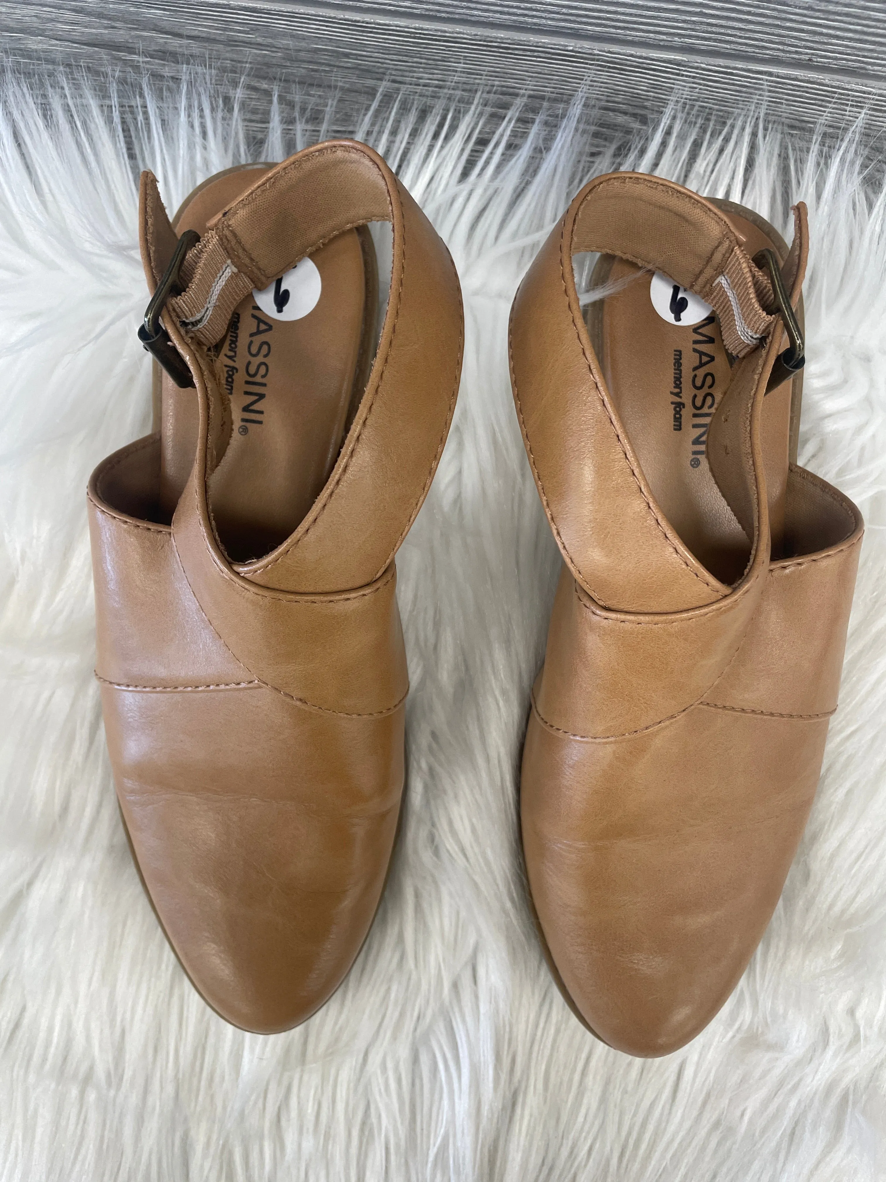 Sandals Flats By Massini In Brown, Size: 6